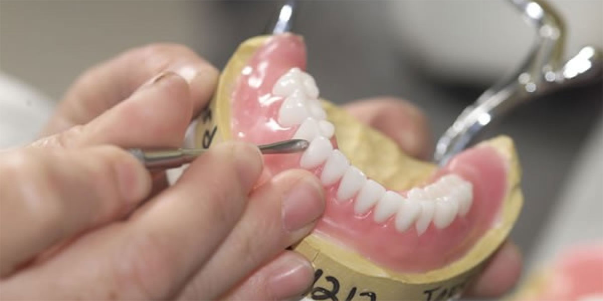 Техника протезиста. Полносъемные протезы ортопедическая стоматология. Границы базиса пластиночного протеза.